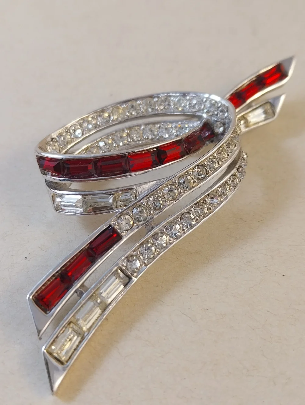 Boucher Vintage Brooch with Red and Clear Crystals - Picture 5 of 14